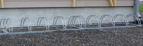 pyöräteline koulun pihalle